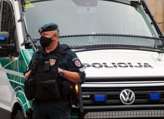 Tarptautinis tyrimas parodė, kad COVID-19 draudimai ir apribojimai neturi aiškios naudos